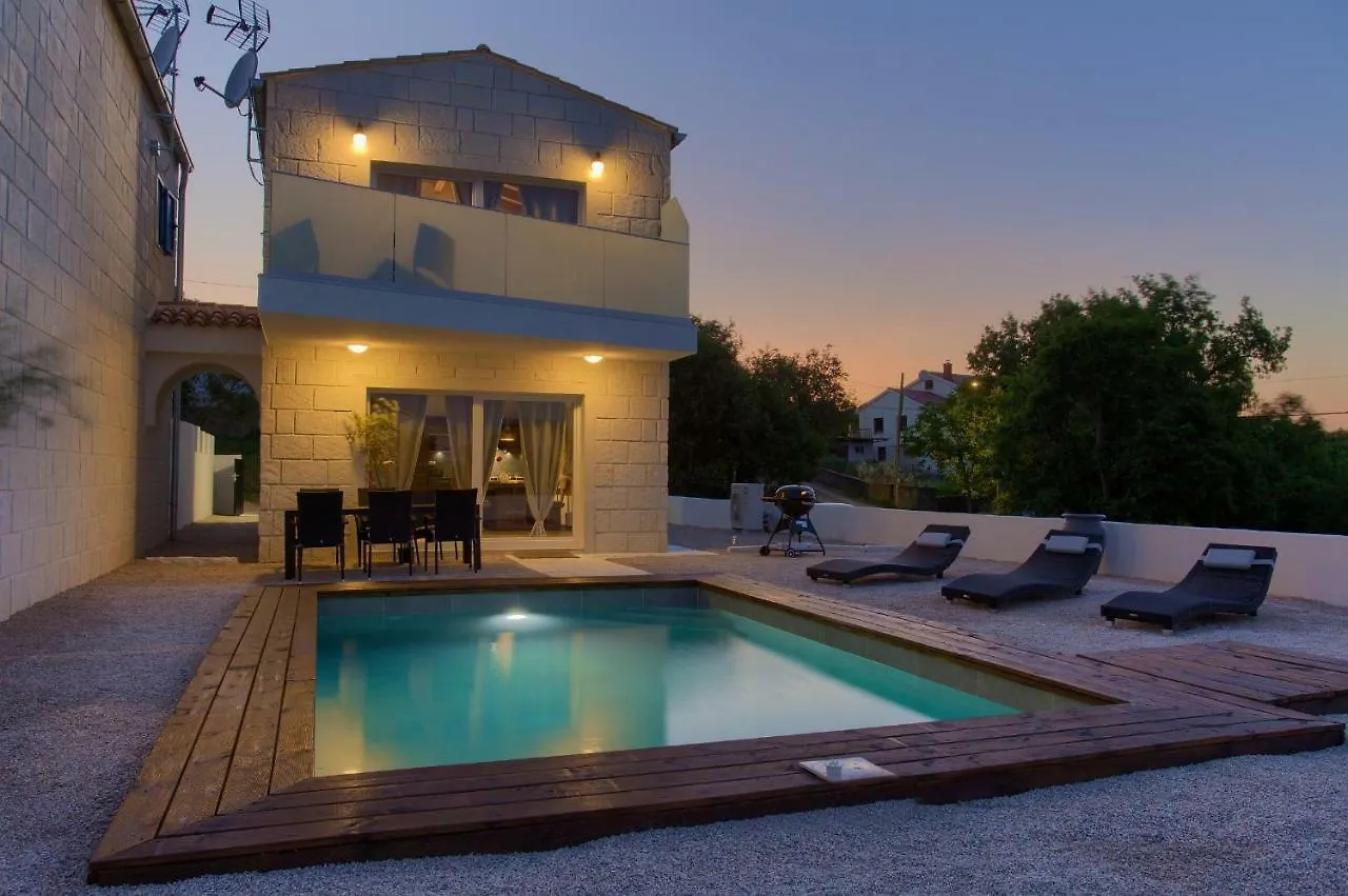 Pax Houses Vrh  Vila Vrh (Krk)