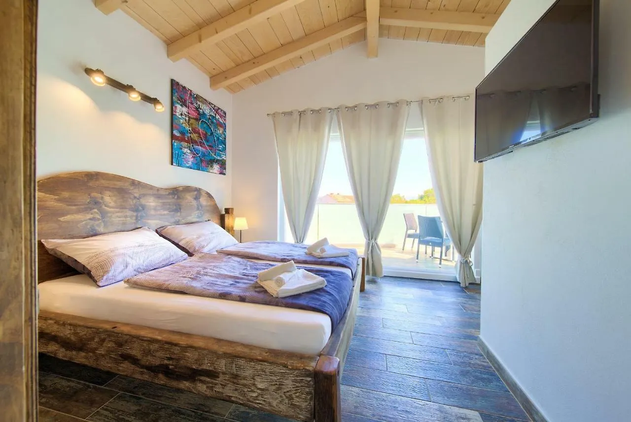 Pax Houses Vrh  Vila
